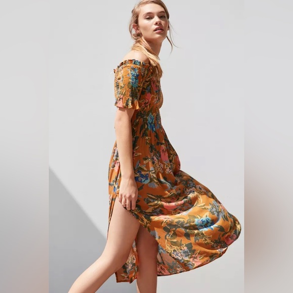 Urban Outfitters Kimchi Blue Off The Shoulder Smocked Midi Dress - Picture 2 of 9
